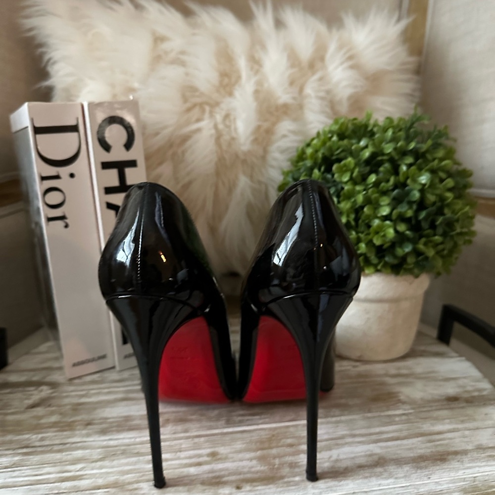 Christian Louboutin - Picture 2 of 4